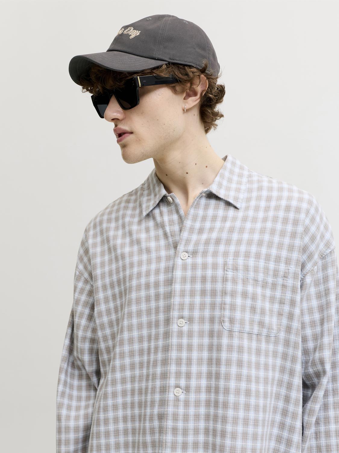 model_shot-front